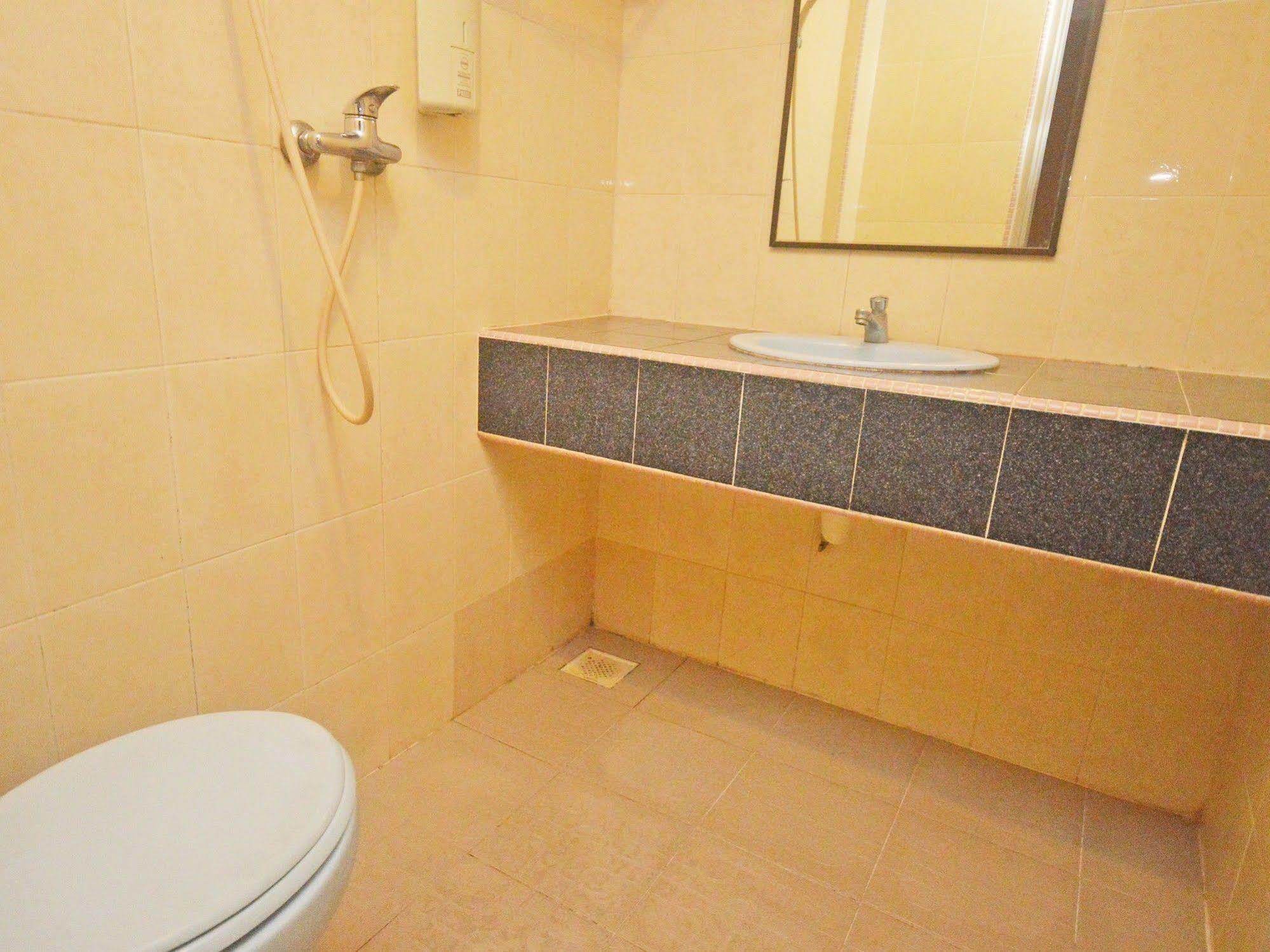 Nida Rooms Nagoya Business Center Batam Exteriör bild