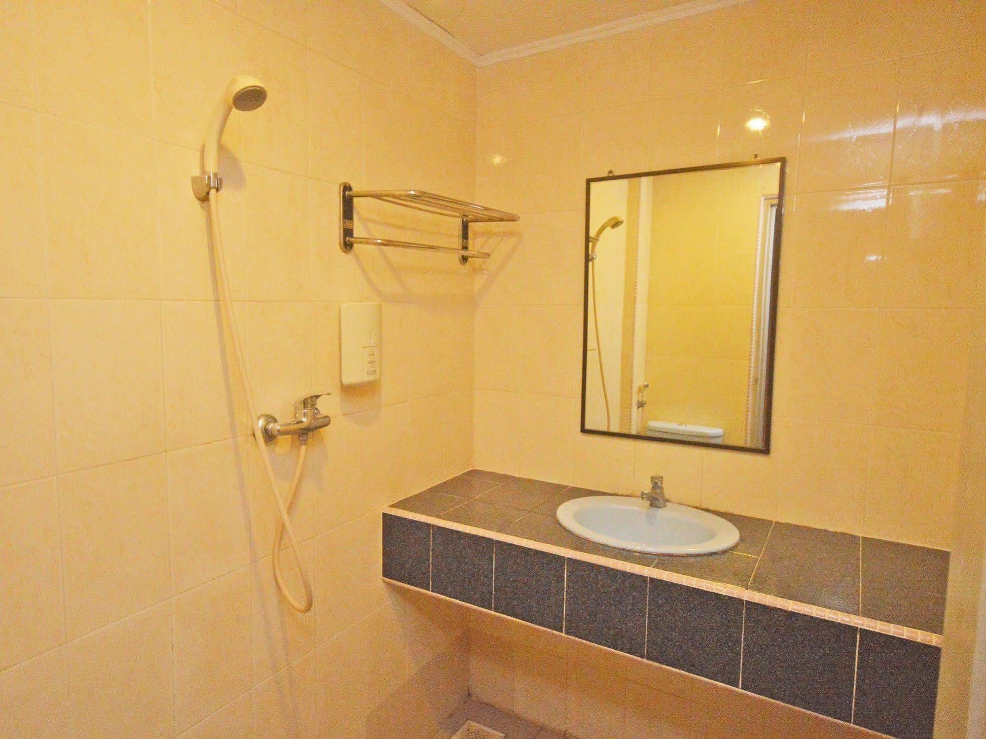Nida Rooms Nagoya Business Center Batam Exteriör bild