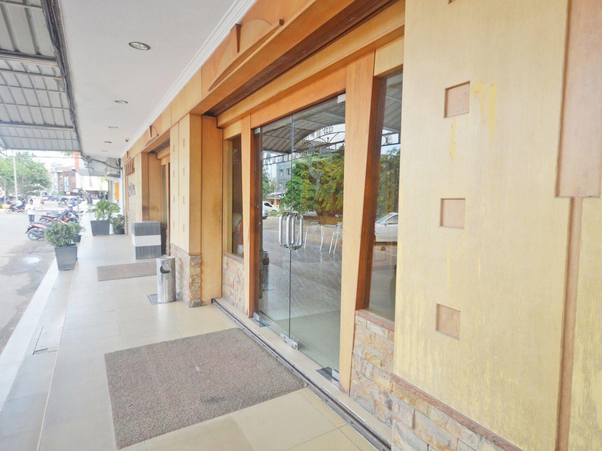 Nida Rooms Nagoya Business Center Batam Exteriör bild