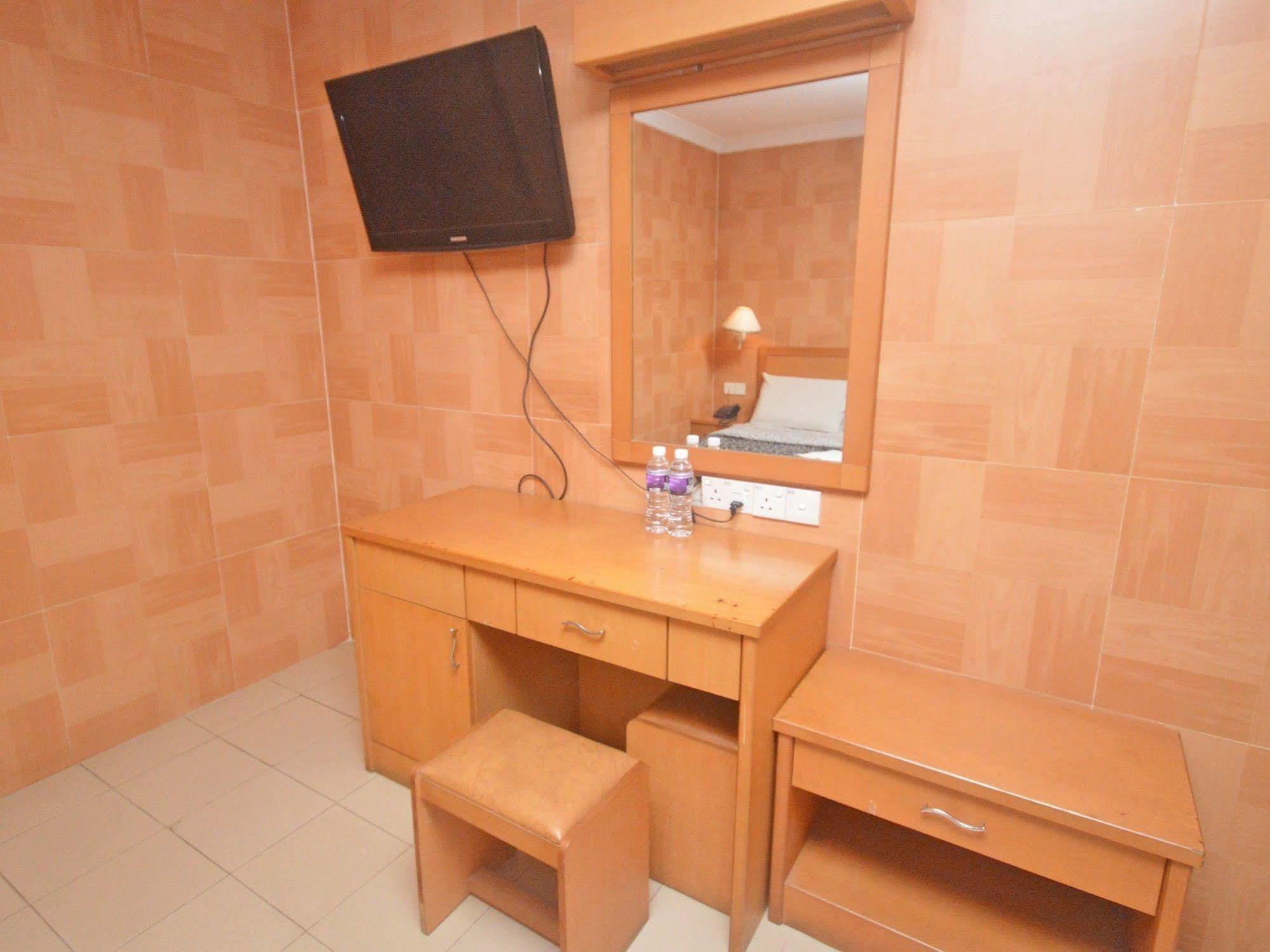 Nida Rooms Nagoya Business Center Batam Exteriör bild